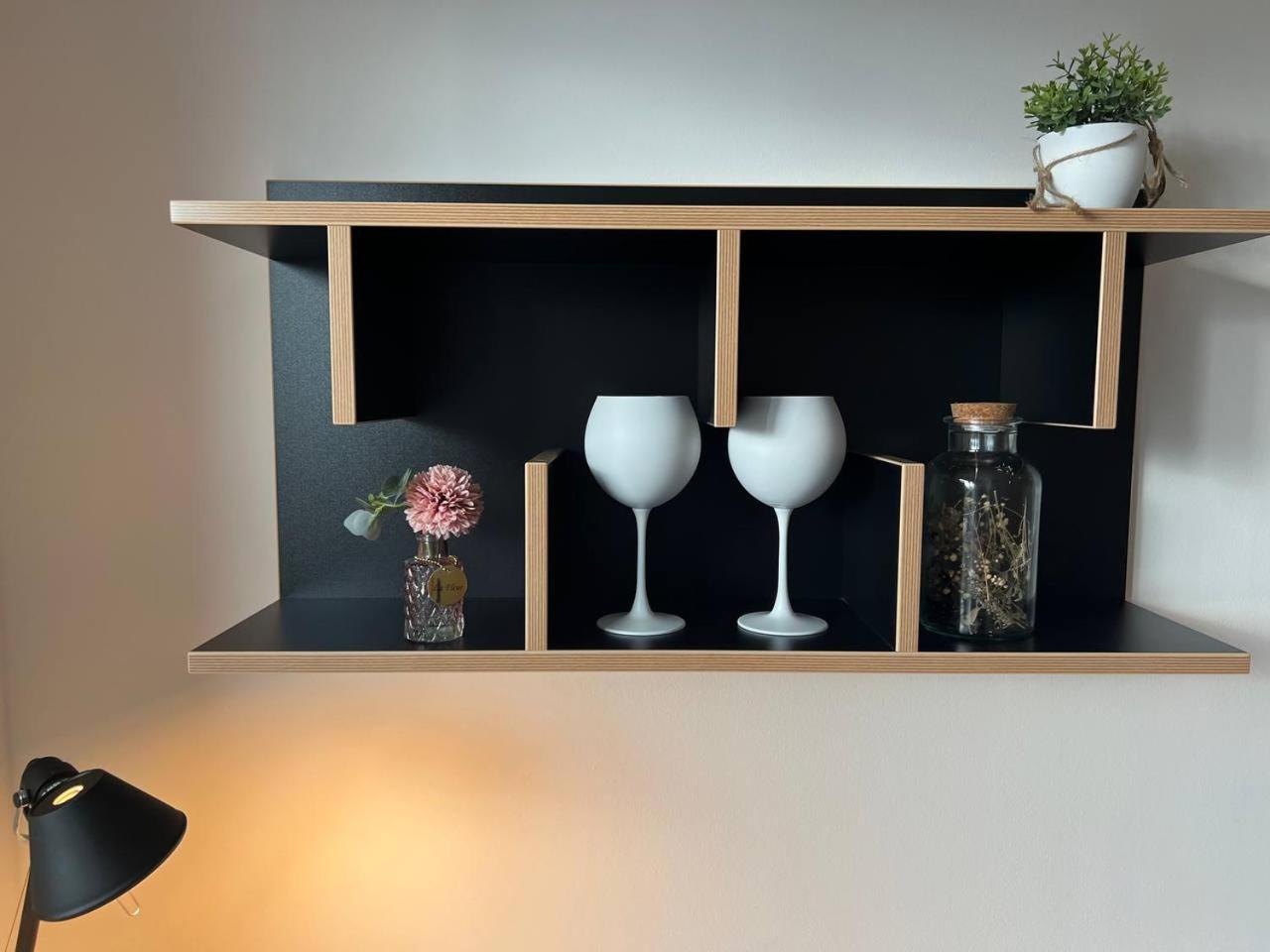 Cozy Modern Next To Easy Side Galley Appartement